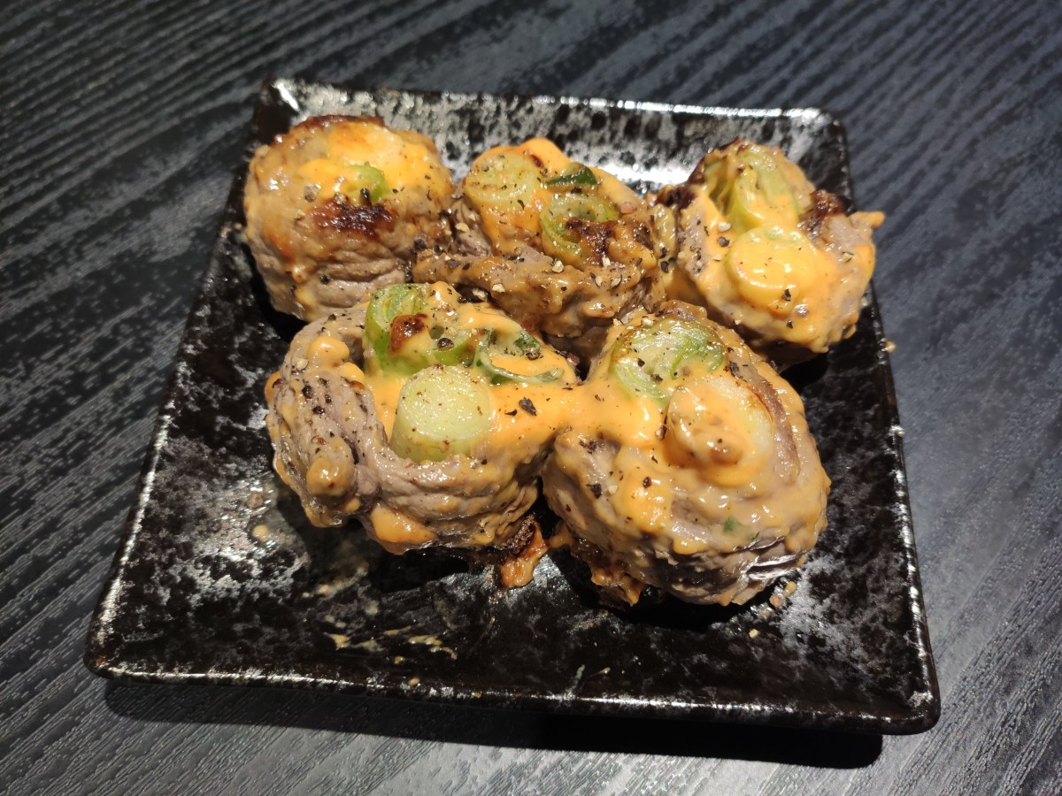 Cheddar & Spring onion beef&nbsp;roll