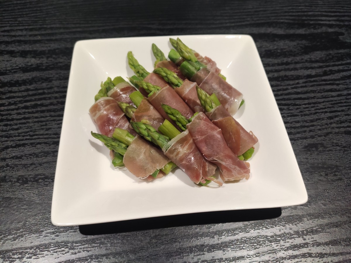 Asparagus Wrapped in prosciutto (Asperges enveloppées dans du jambon&nbsp;cru)
